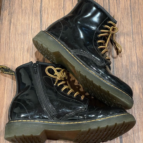 Doc Martin’s US Women’s size 5 patent leather boots - Picture 3 of 6